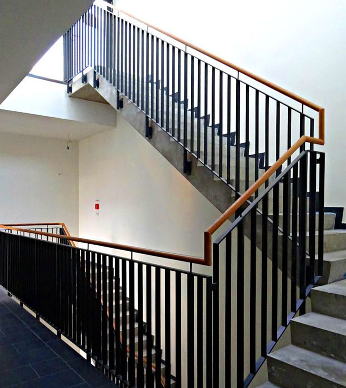 Cầu thang sắt đơn giản tại TPHCM